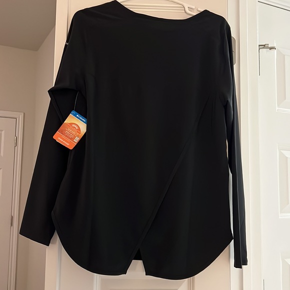 Columbia never been worn black omnishade top with split back - Picture 2 of 4